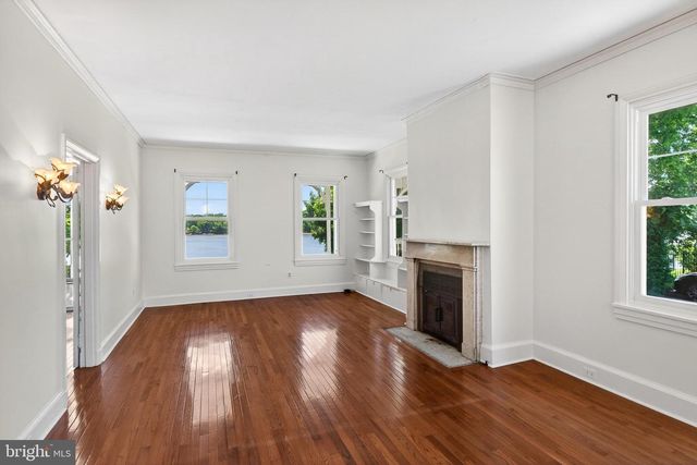 1 PINE GROVE ST, Bristol, PA 19007