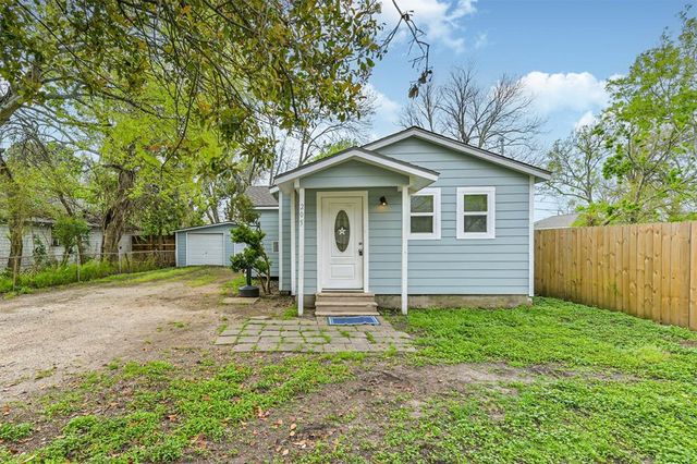 205 Prune Street, La Marque, TX 77568