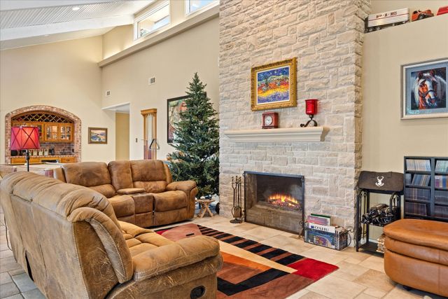 1517 Lakeview Court, Granbury, TX 76048