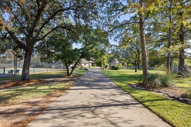 1517 Lakeview Court, Granbury, TX 76048