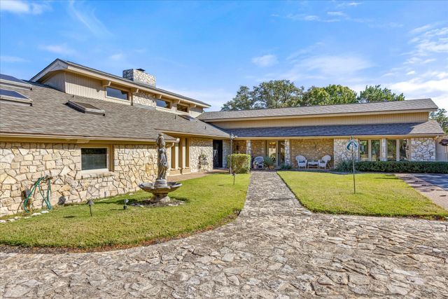 1517 Lakeview Court, Granbury, TX 76048