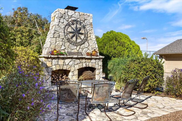 1517 Lakeview Court, Granbury, TX 76048