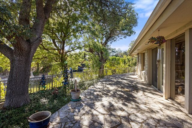 1517 Lakeview Court, Granbury, TX 76048