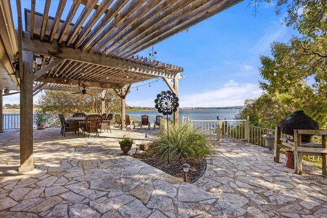 1517 Lakeview Court, Granbury, TX 76048