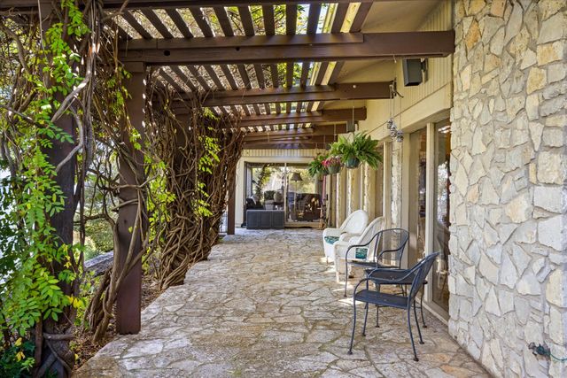 1517 Lakeview Court, Granbury, TX 76048