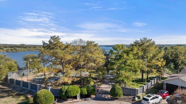 1517 Lakeview Court, Granbury, TX 76048