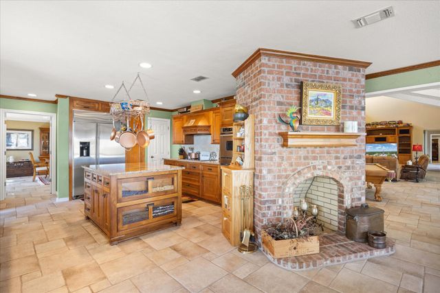 1517 Lakeview Court, Granbury, TX 76048