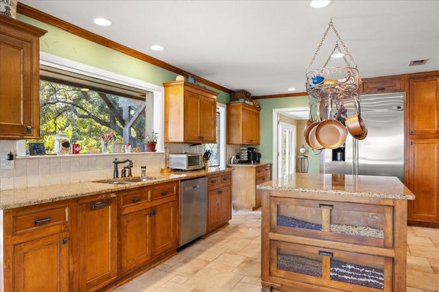 1517 Lakeview Court, Granbury, TX 76048