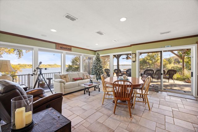 1517 Lakeview Court, Granbury, TX 76048