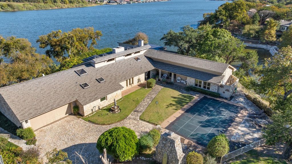 1517 Lakeview Court, Granbury, TX 76048