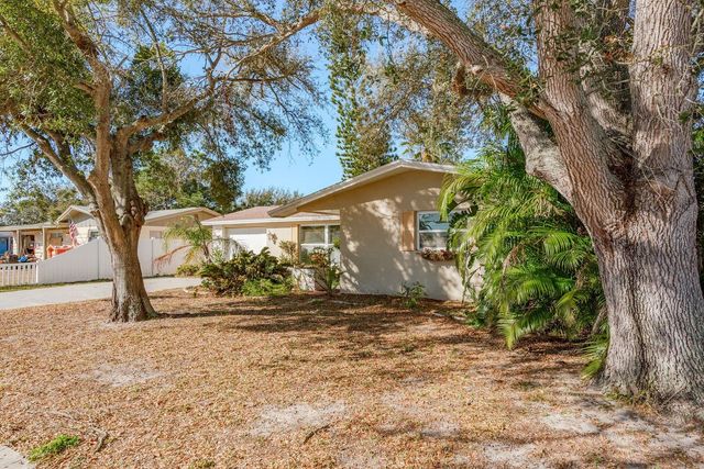 3227 ROCK ROYAL DRIVE, Holiday, FL 34691