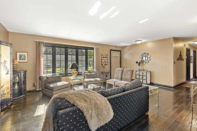 9210 Woodward Avenue, Highland, IN 46322