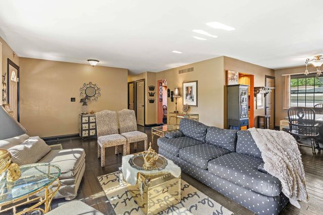 9210 Woodward Avenue, Highland, IN 46322