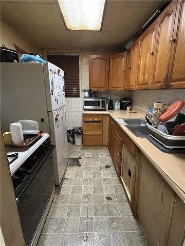 3427 Clearfield St., Sheraden, PA 15204