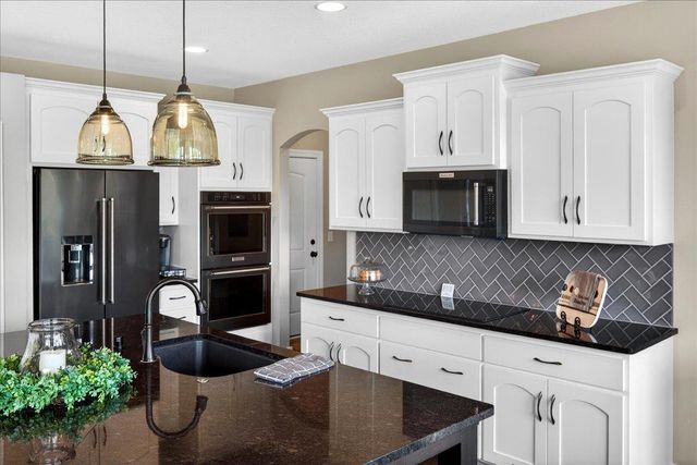 10302 Oregon Avenue N, Brooklyn Park, MN 55445