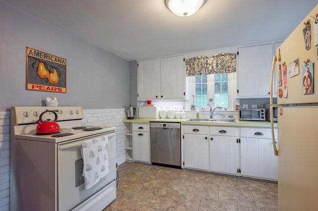 21 Charlotte Avenue, Nashua, NH 03064
