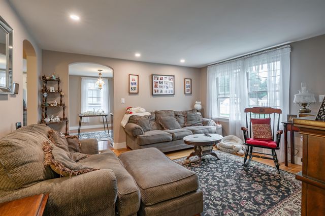 21 Charlotte Avenue, Nashua, NH 03064