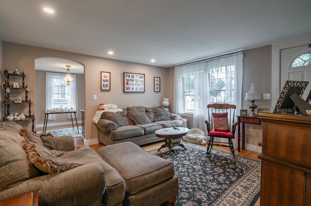 21 Charlotte Avenue, Nashua, NH 03064