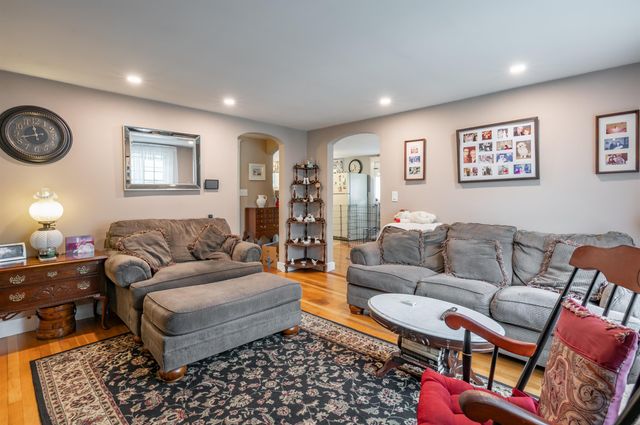 21 Charlotte Avenue, Nashua, NH 03064