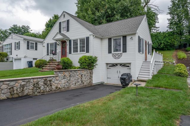 21 Charlotte Avenue, Nashua, NH 03064