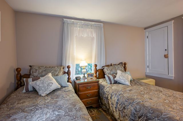 21 Charlotte Avenue, Nashua, NH 03064