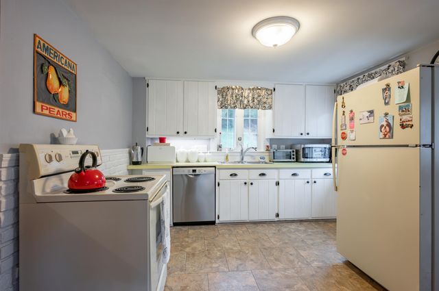 21 Charlotte Avenue, Nashua, NH 03064