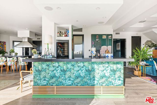 1501 Viewsite Terrace, Los Angeles, CA 90069