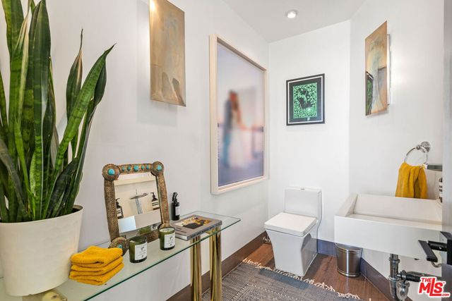 1501 Viewsite Terrace, Los Angeles, CA 90069