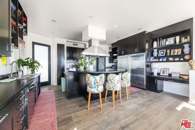 1501 Viewsite Terrace, Los Angeles, CA 90069