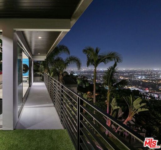 1501 Viewsite Terrace, Los Angeles, CA 90069
