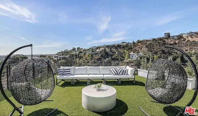 1501 Viewsite Terrace, Los Angeles, CA 90069