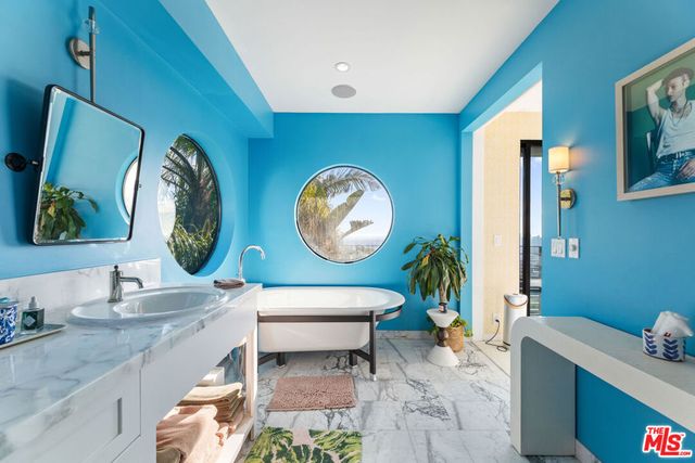 1501 Viewsite Terrace, Los Angeles, CA 90069