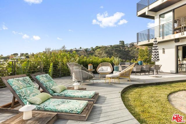 1501 Viewsite Terrace, Los Angeles, CA 90069