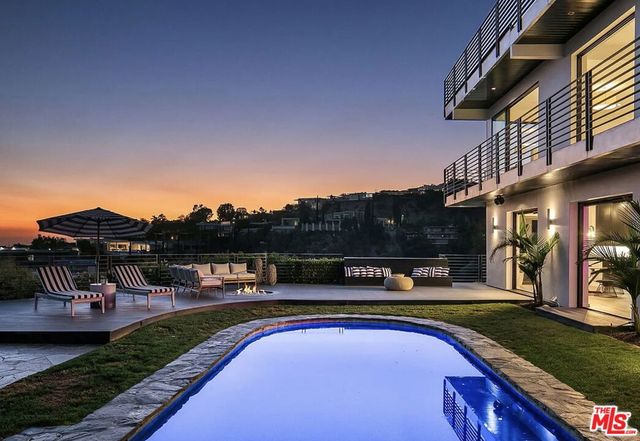 1501 Viewsite Terrace, Los Angeles, CA 90069