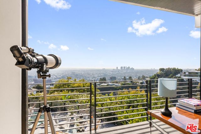 1501 Viewsite Terrace, Los Angeles, CA 90069