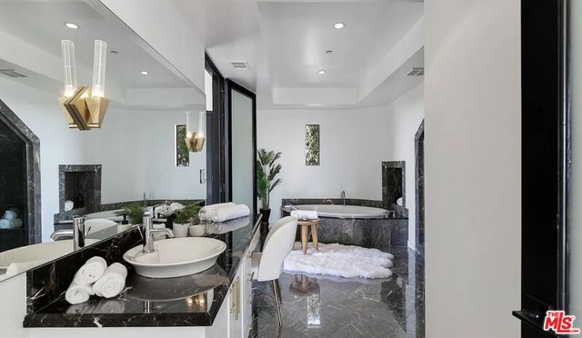 1501 Viewsite Terrace, Los Angeles, CA 90069