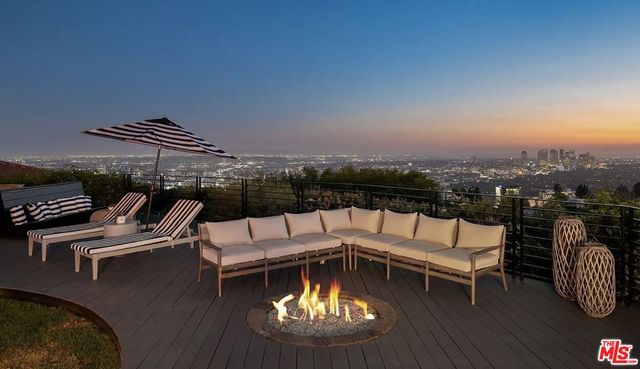 1501 Viewsite Terrace, Los Angeles, CA 90069