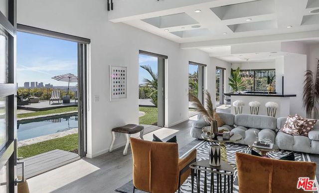 1501 Viewsite Terrace, Los Angeles, CA 90069