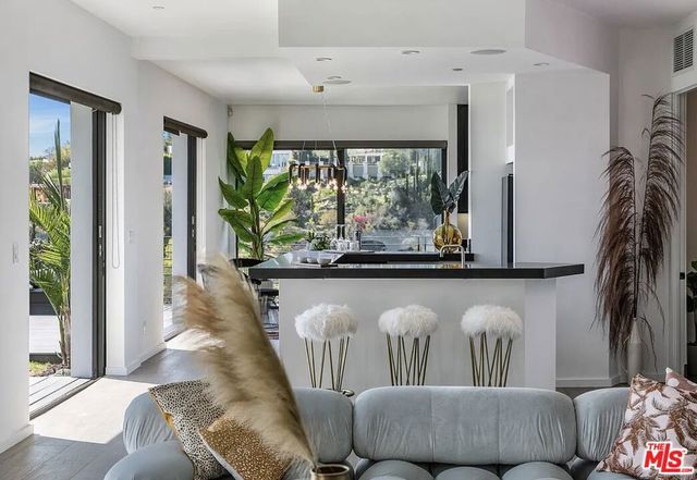 1501 Viewsite Terrace, Los Angeles, CA 90069