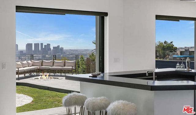 1501 Viewsite Terrace, Los Angeles, CA 90069