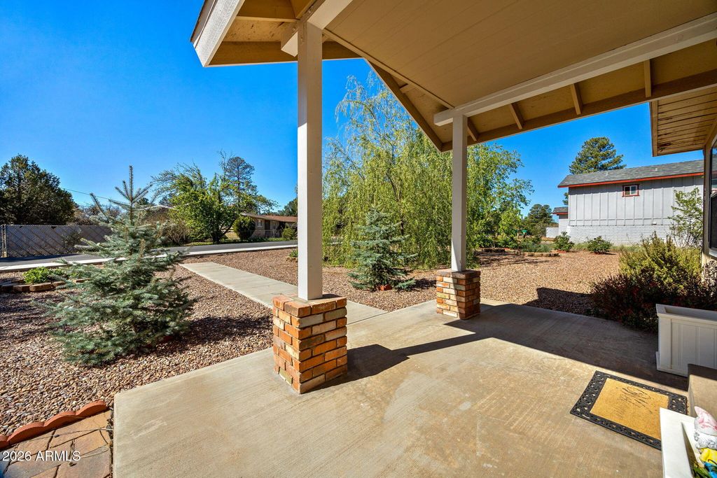 Image 4 of property listing at 420 E Owens --, Show Low, AZ 85901