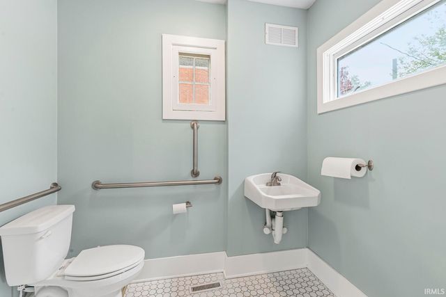 527 W Colfax Avenue, South Bend, IN 46601