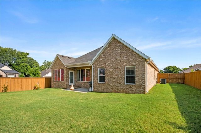 4027 E Utica Lane, Fayetteville, AR 72701