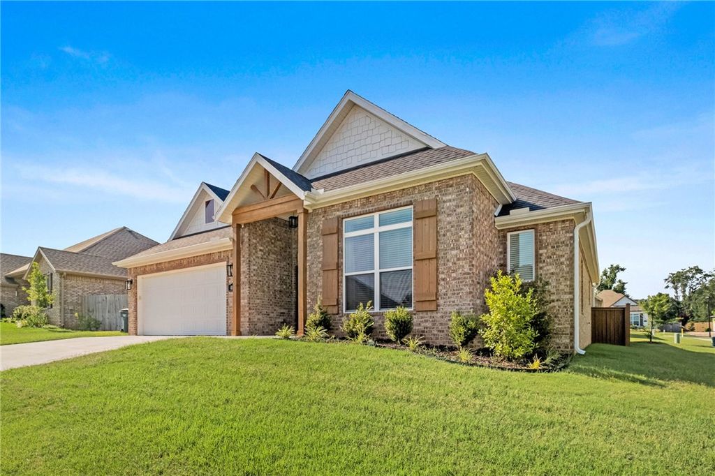 4027 E Utica Lane, Fayetteville, AR 72701