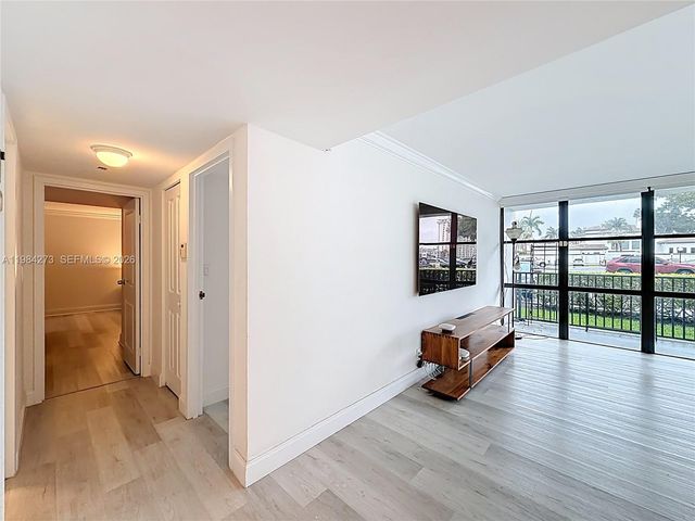 1000 Parkview Dr 121, Hallandale Beach, FL 33009