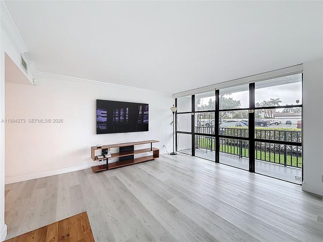 1000 Parkview Dr 121, Hallandale Beach, FL 33009