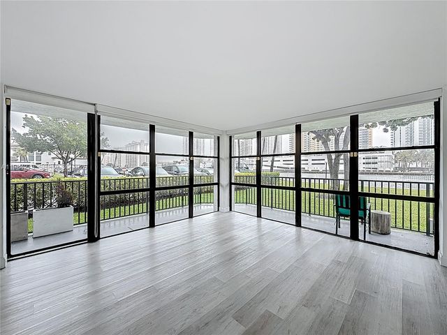 1000 Parkview Dr 121, Hallandale Beach, FL 33009