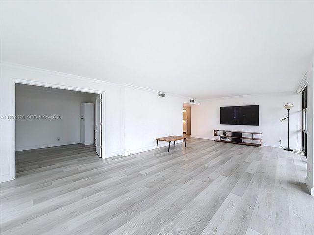 1000 Parkview Dr 121, Hallandale Beach, FL 33009