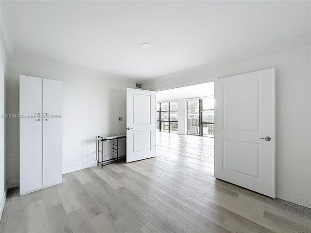 1000 Parkview Dr 121, Hallandale Beach, FL 33009