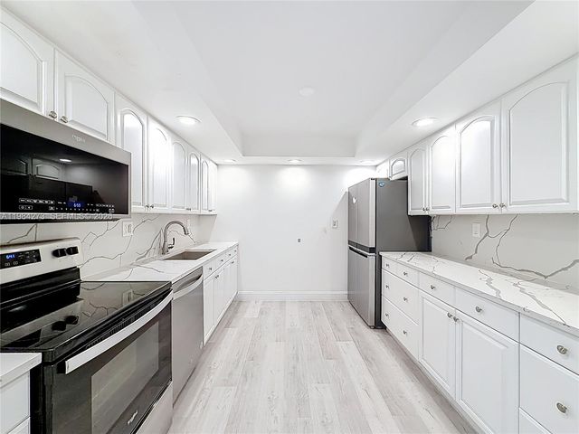 1000 Parkview Dr 121, Hallandale Beach, FL 33009